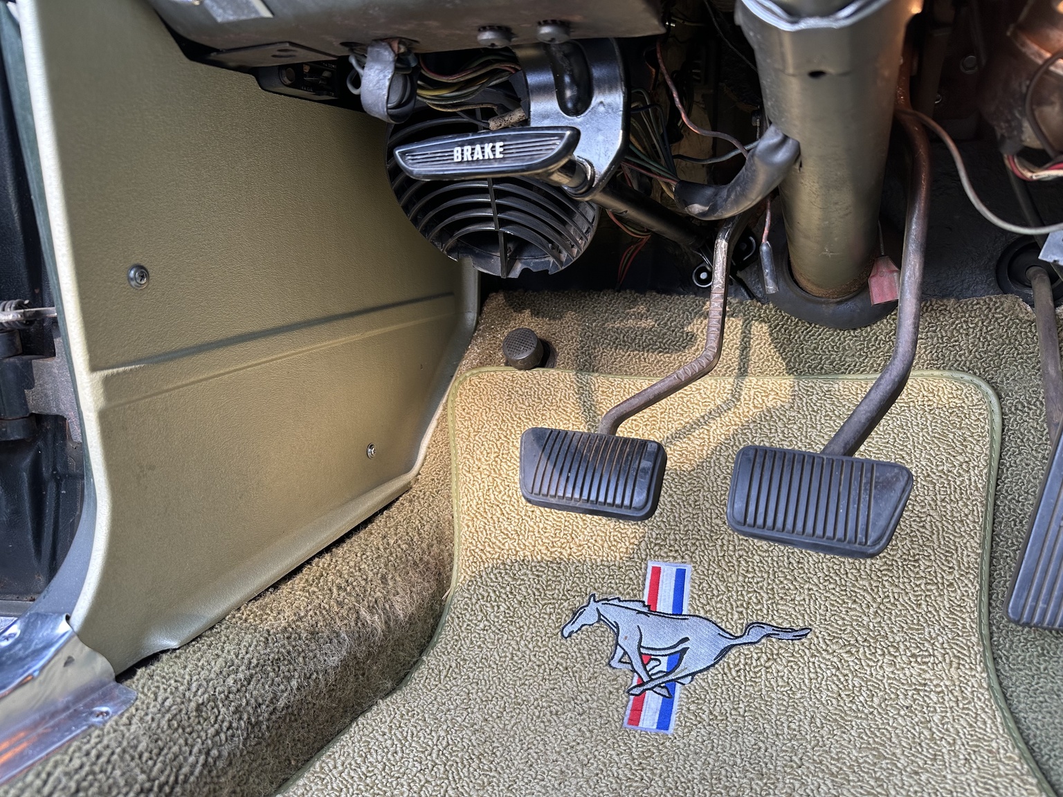 Interior image of 1965 Ford Mustang 289 Cabriolet