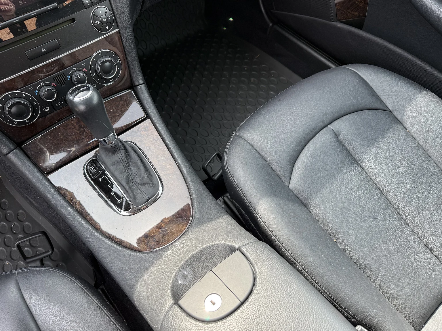Interior image of 2007 Mercedes-Benz Clk 280 (18)