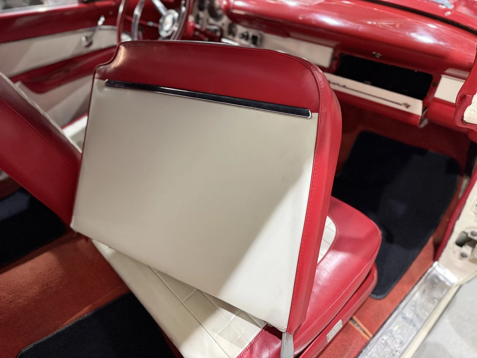 Innenraumfoto von 1956 Ford Fairlane Sunliner V8 5.1 (45)