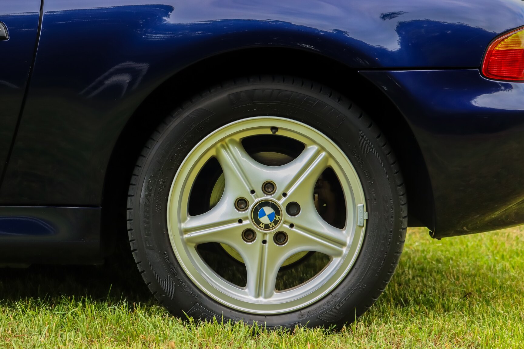 Exterior image of 1999 BMW Z3 1.9i