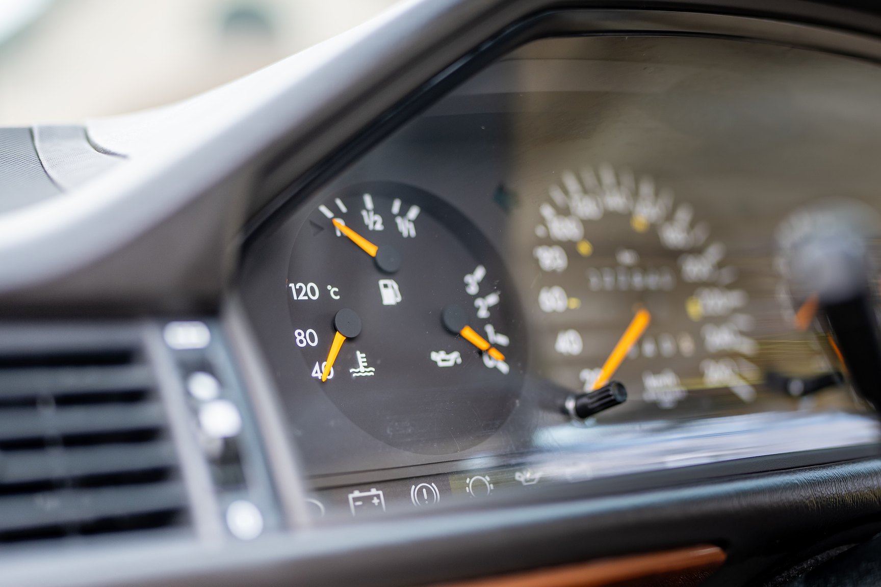 Interiörbild 1992 Mercedes-Benz 300 CE-24