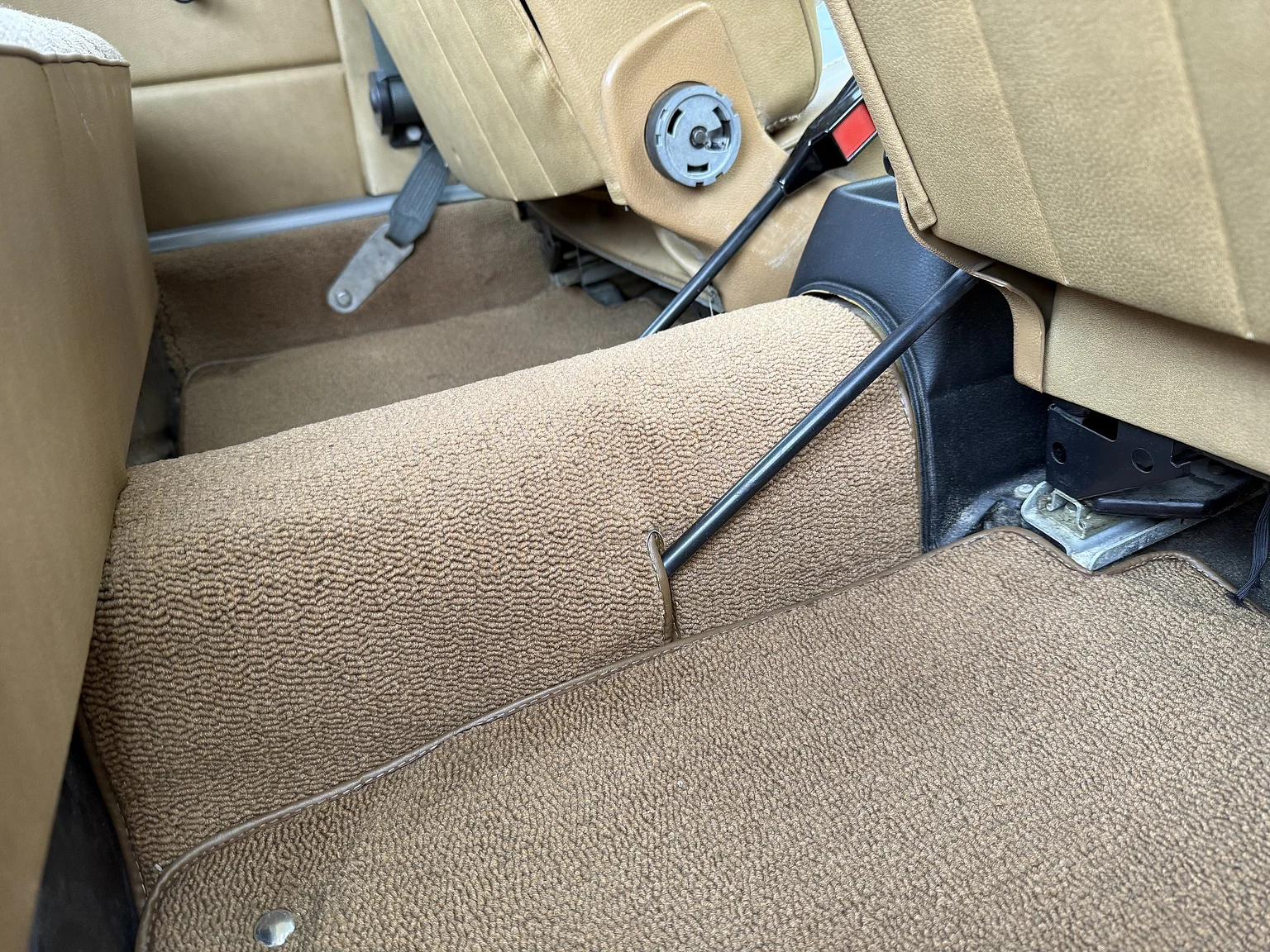 Innenraumfoto von 1974 Mercedes-Benz 230 Automatic (64)