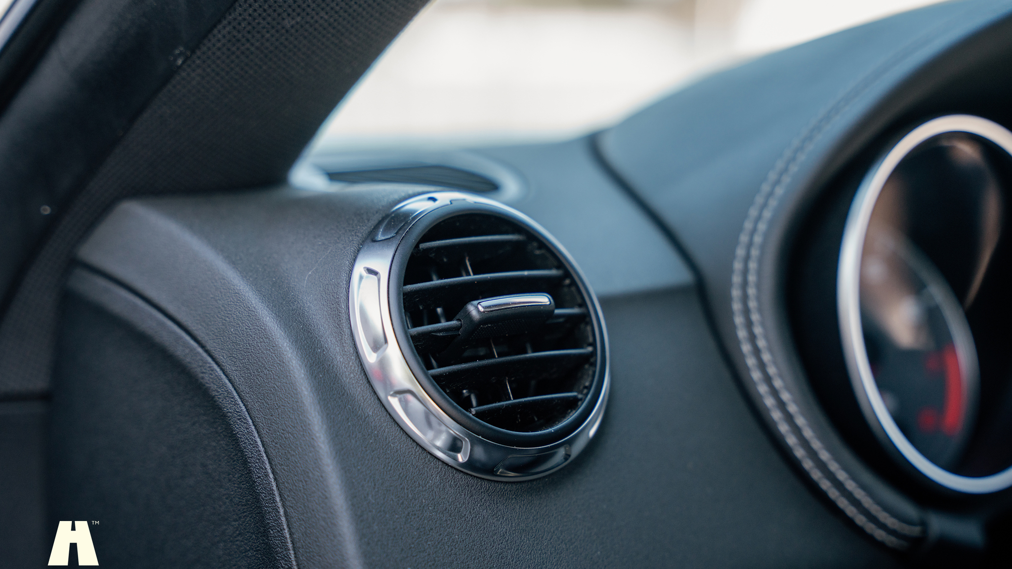 Interior image of 2009 Audi TTS (27)