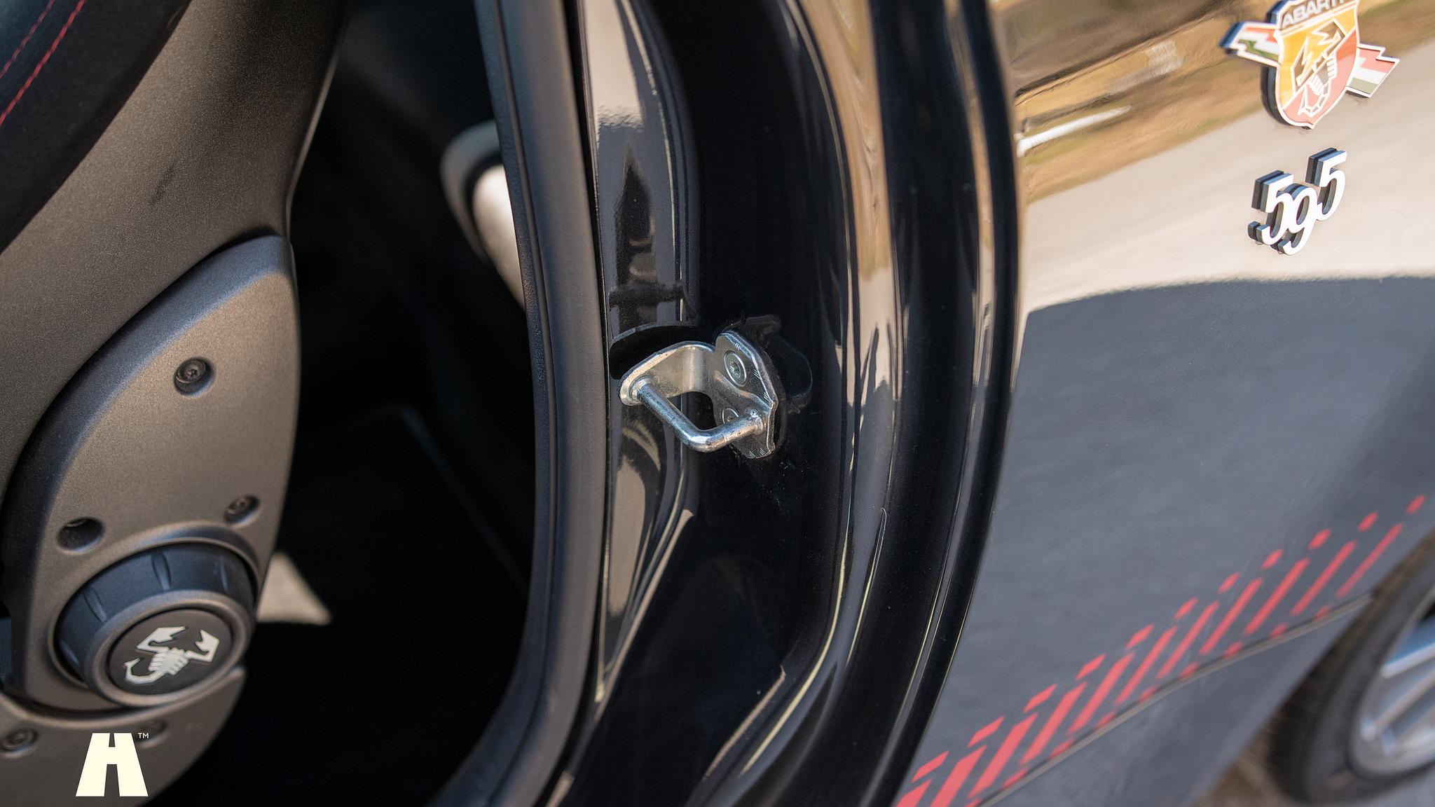 Interiörbild 2016 Abarth 595 Competizione (43)