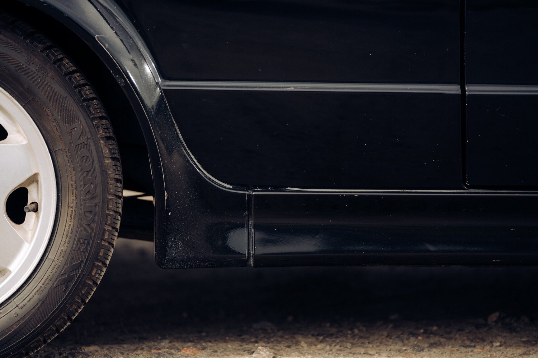 Exterior image of 1991 VW Golf Cabriolet "Etienne Aigner Edition"