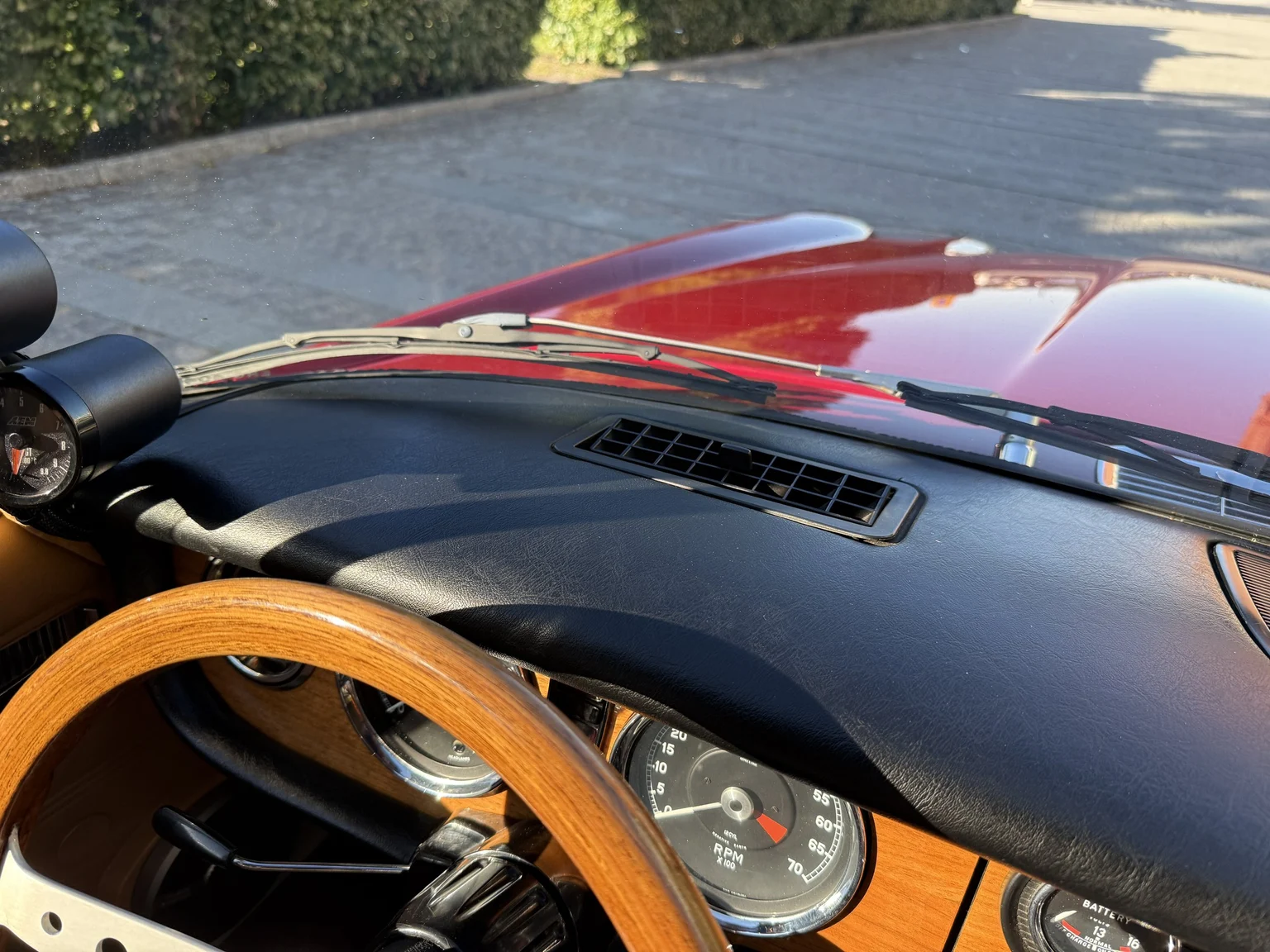 Interior image of 1970 Jaguar XJ12 Performance (73)