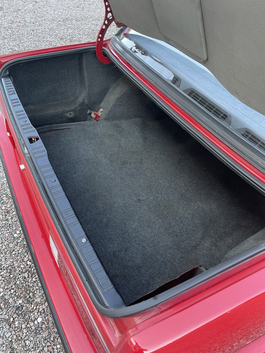Innenraumfoto von 1987 BMW 320i