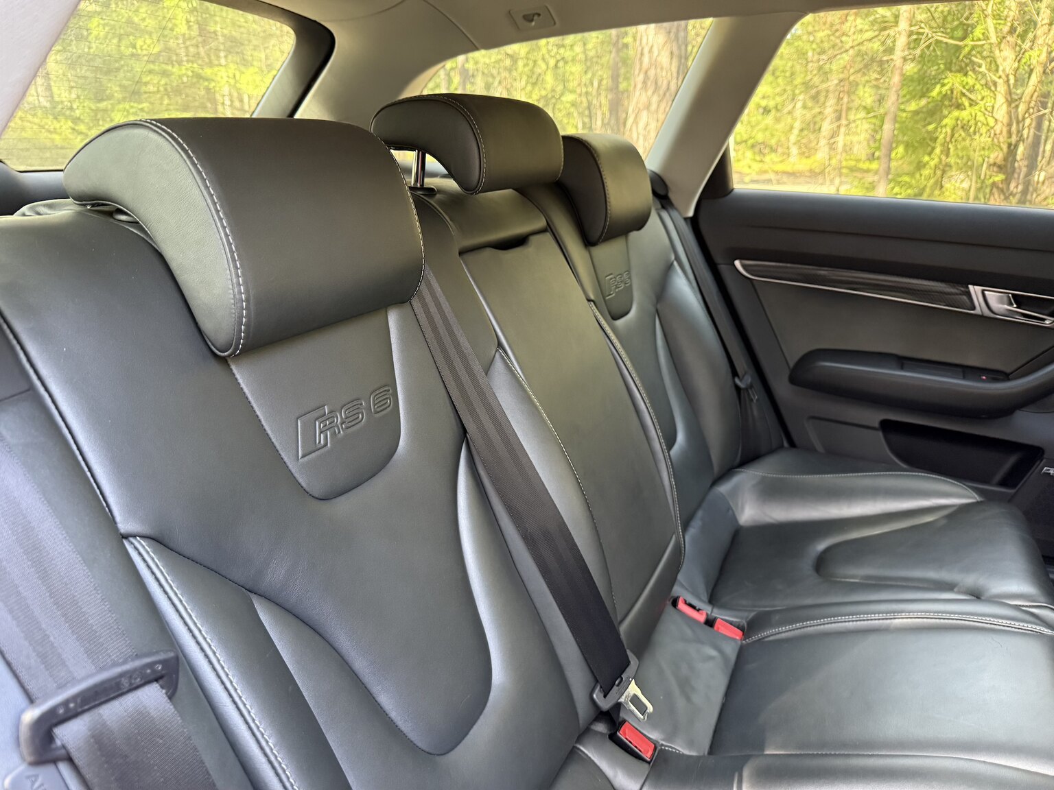 Innenraumfoto von 2010 Audi RS6 Avant V10 Quattro