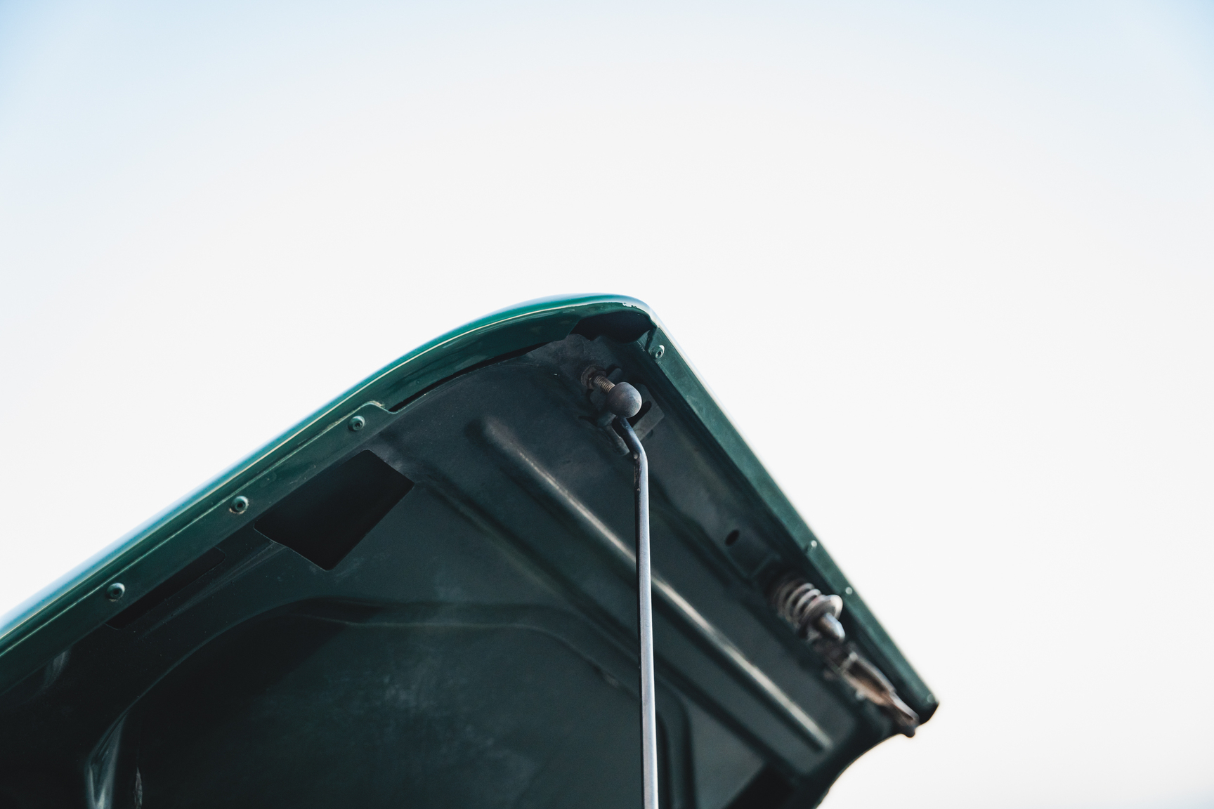 Image of 2003 Land Rover Defender TD5 90 Pickup (21) mechanics