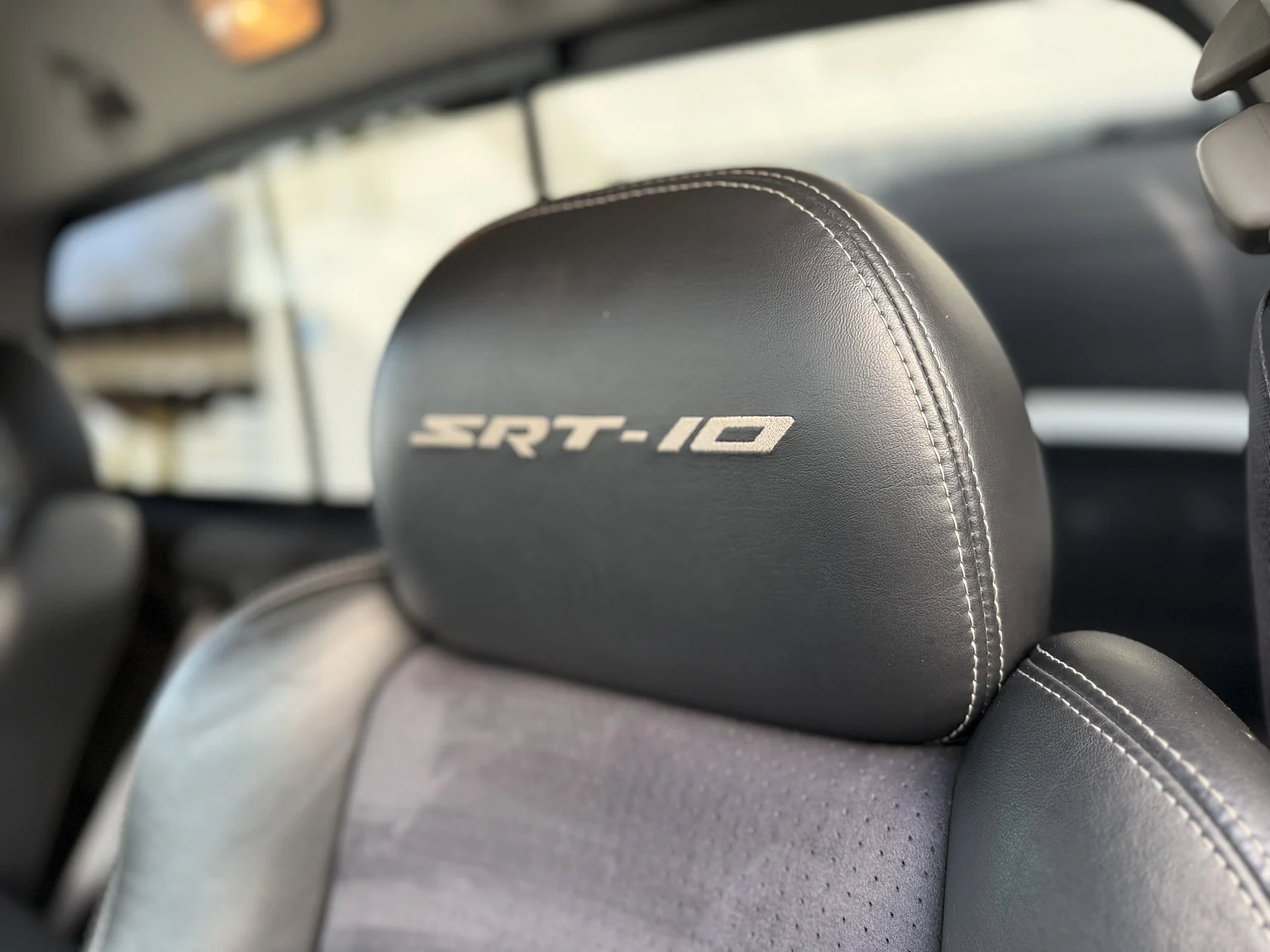 Interior image of 2005 Dodge RAM SRT-10 Regular Cab Manual  (4)