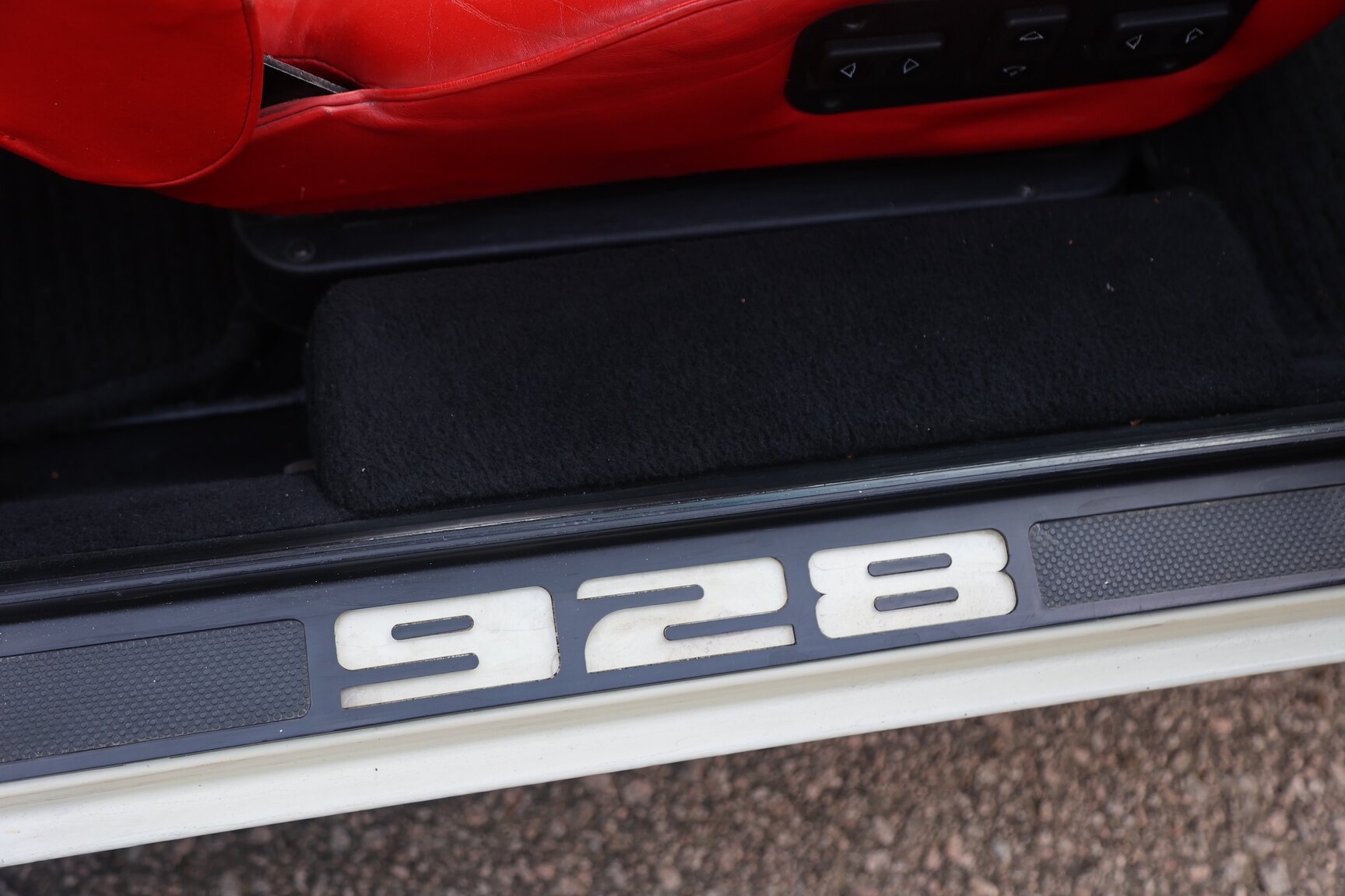 Interior image of 1981 Porsche 928 S (48)