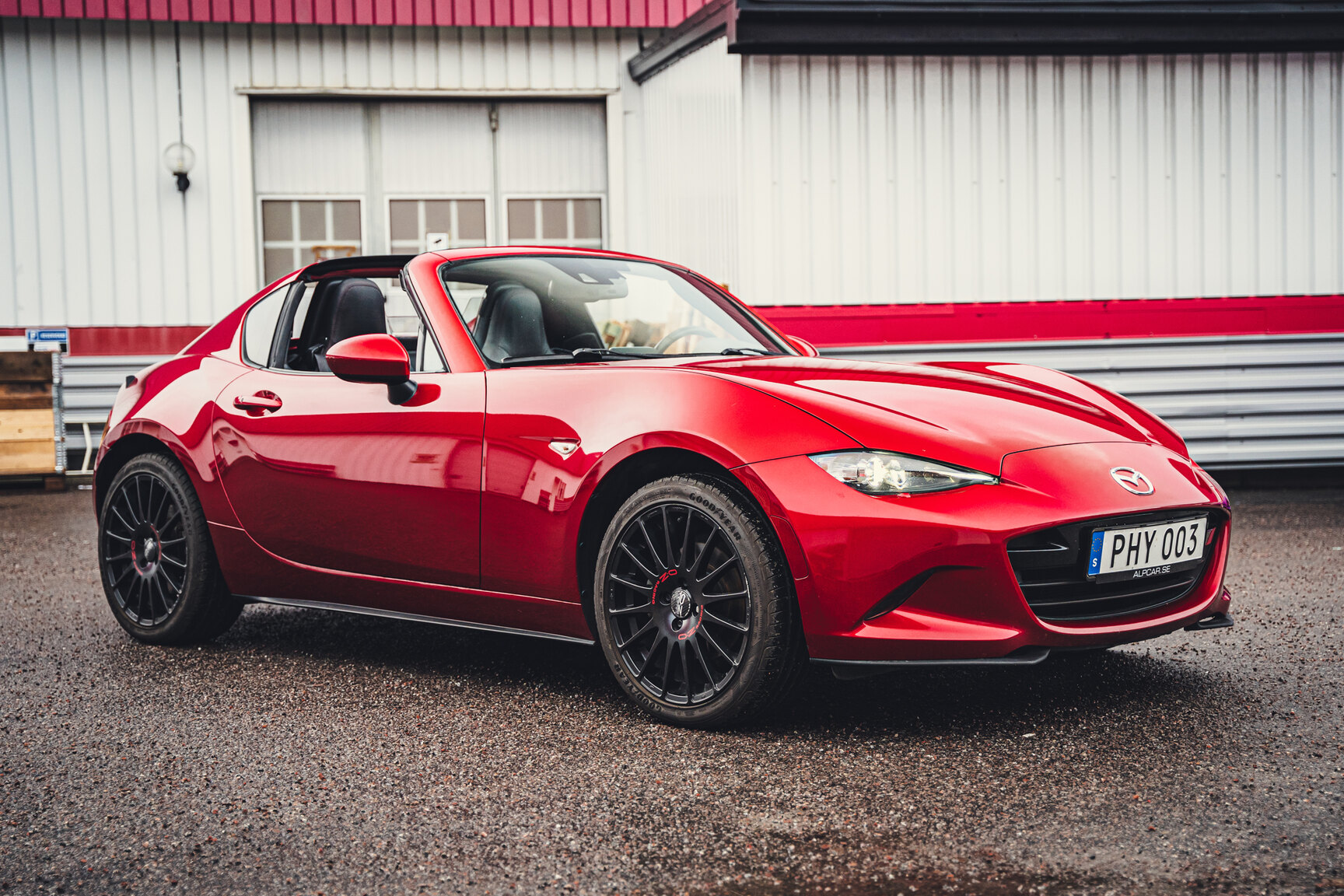 Exteriörbild på 2017 Mazda MX-5 RF - Ett sista race