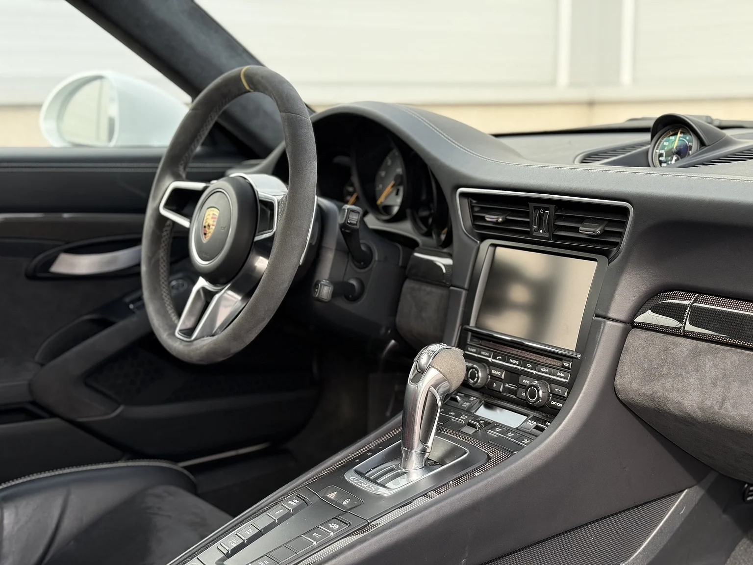 Interior image of 2016 Porsche 911 GT3 RS (21)