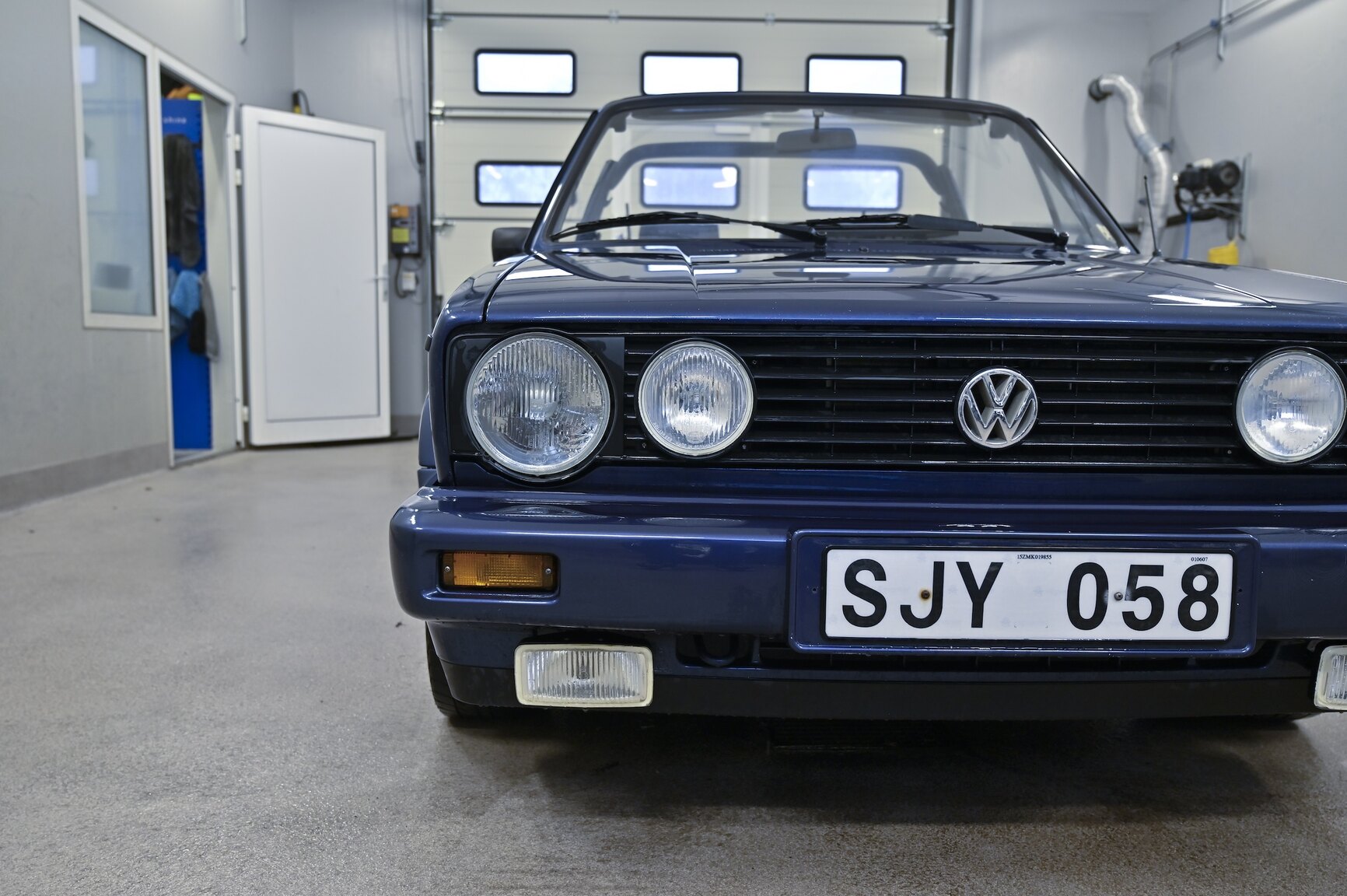 Exterior image of 1991 Volkswagen Golf Karmann Cabriolet