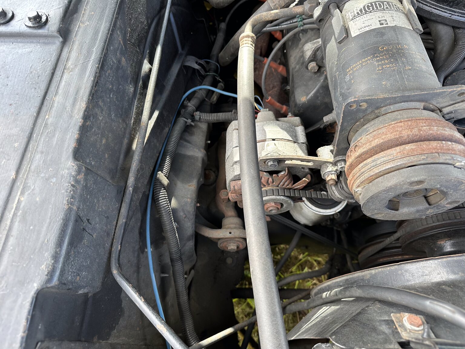 Image of 1964 Cadillac Fleetwood Seventy-Five Limousine mechanics (14)