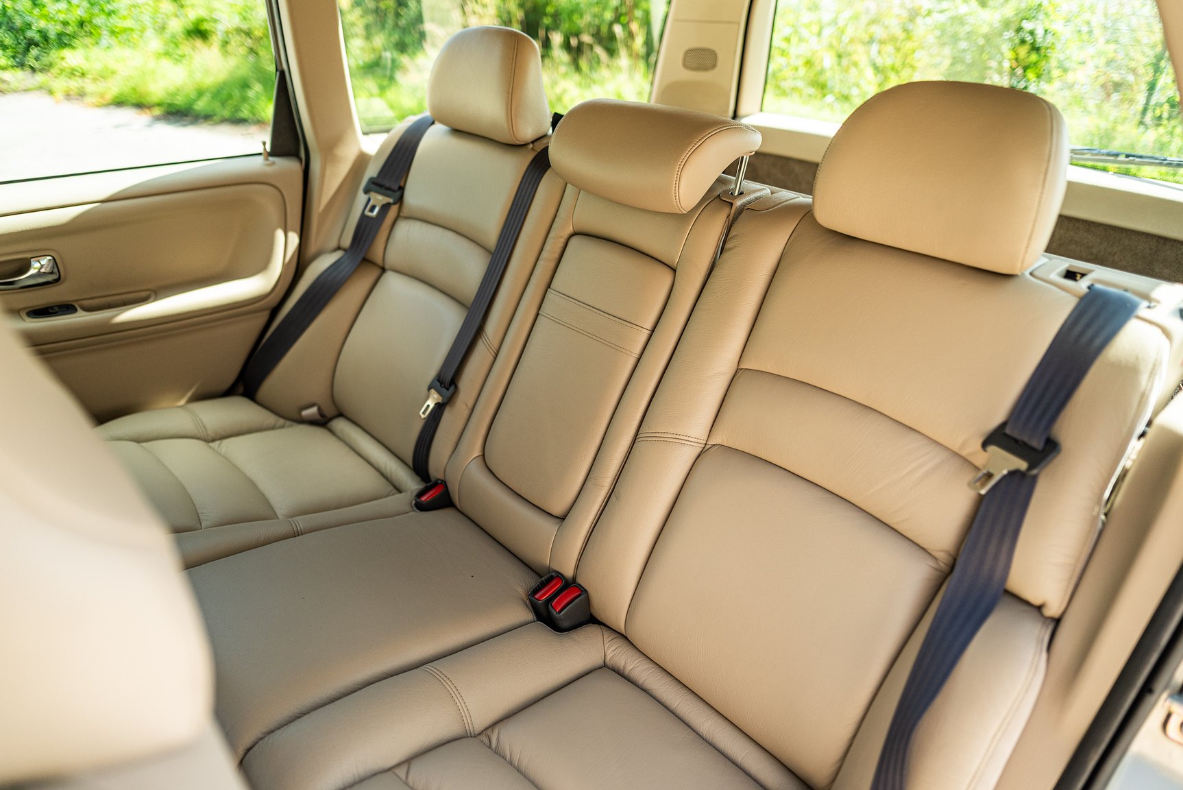 Interior image of 2000 Volvo V70 XC 2.4 T AWD 