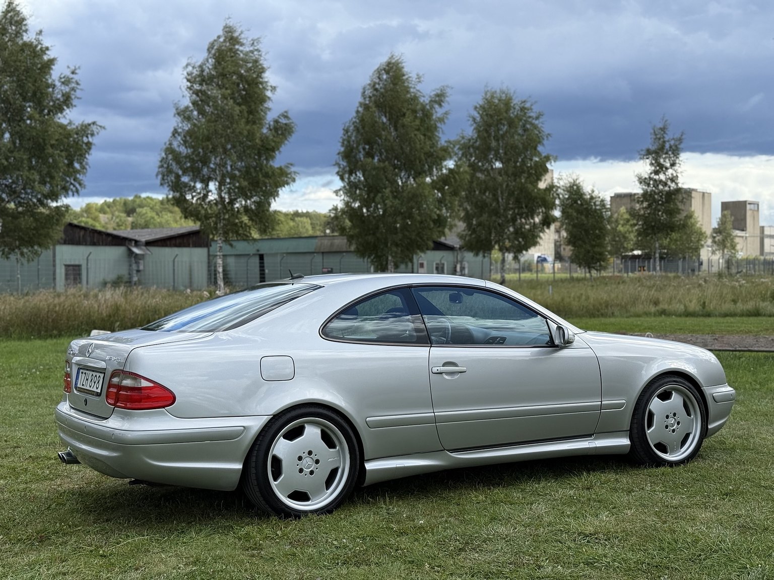 Exterior image of 2000 Mercedes-Benz CLK 55 AMG Coupé