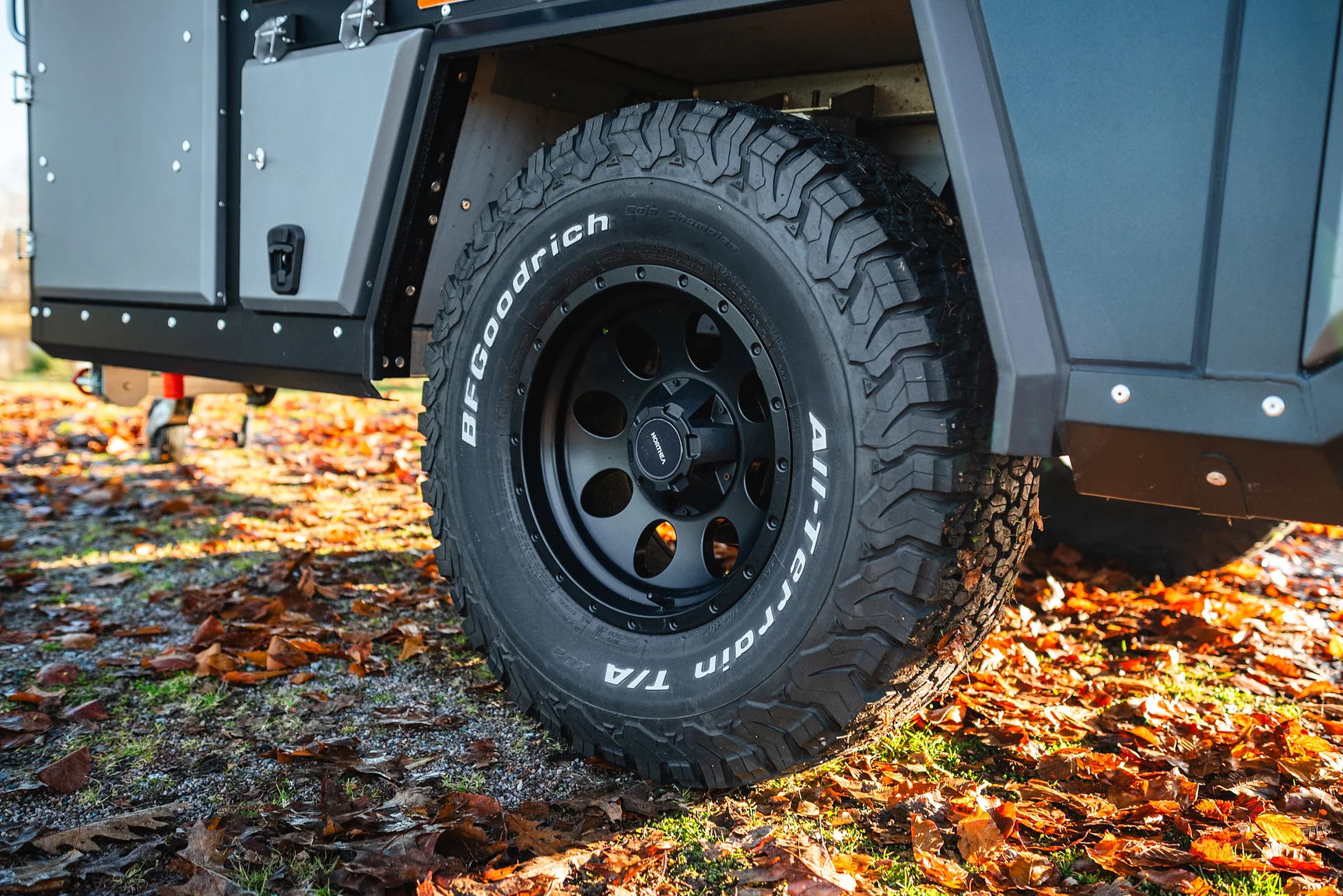 Exterior image of 2025 Northea Trailer Expedition Crawler 458i Offgrid-Camper (28)