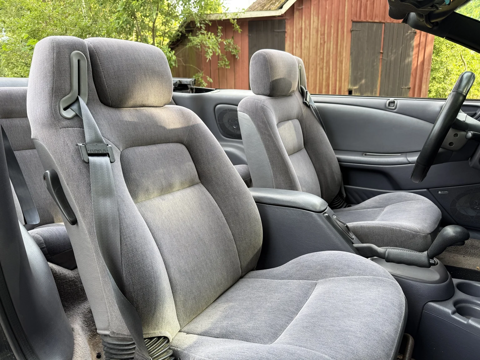 Interior image of 1997 Chrysler Sebring Cabriolet (45)