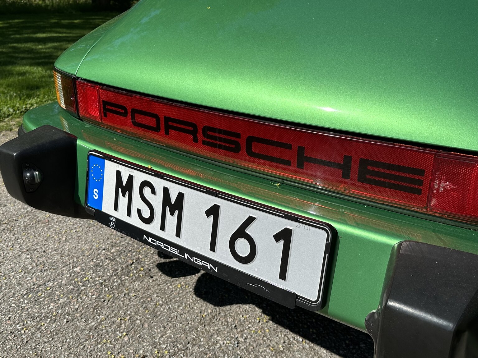 Exterior image of 1975 Porsche 911