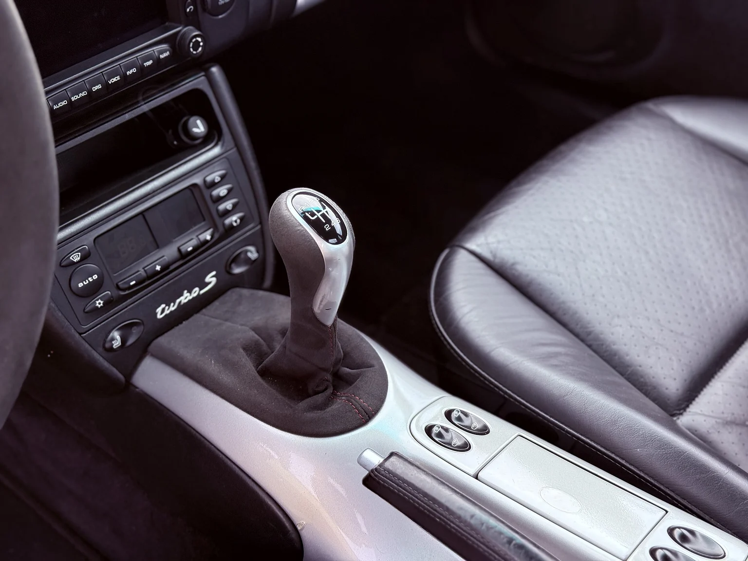 Innenraumfoto von 2005 Porsche 996 Turbo S (9)