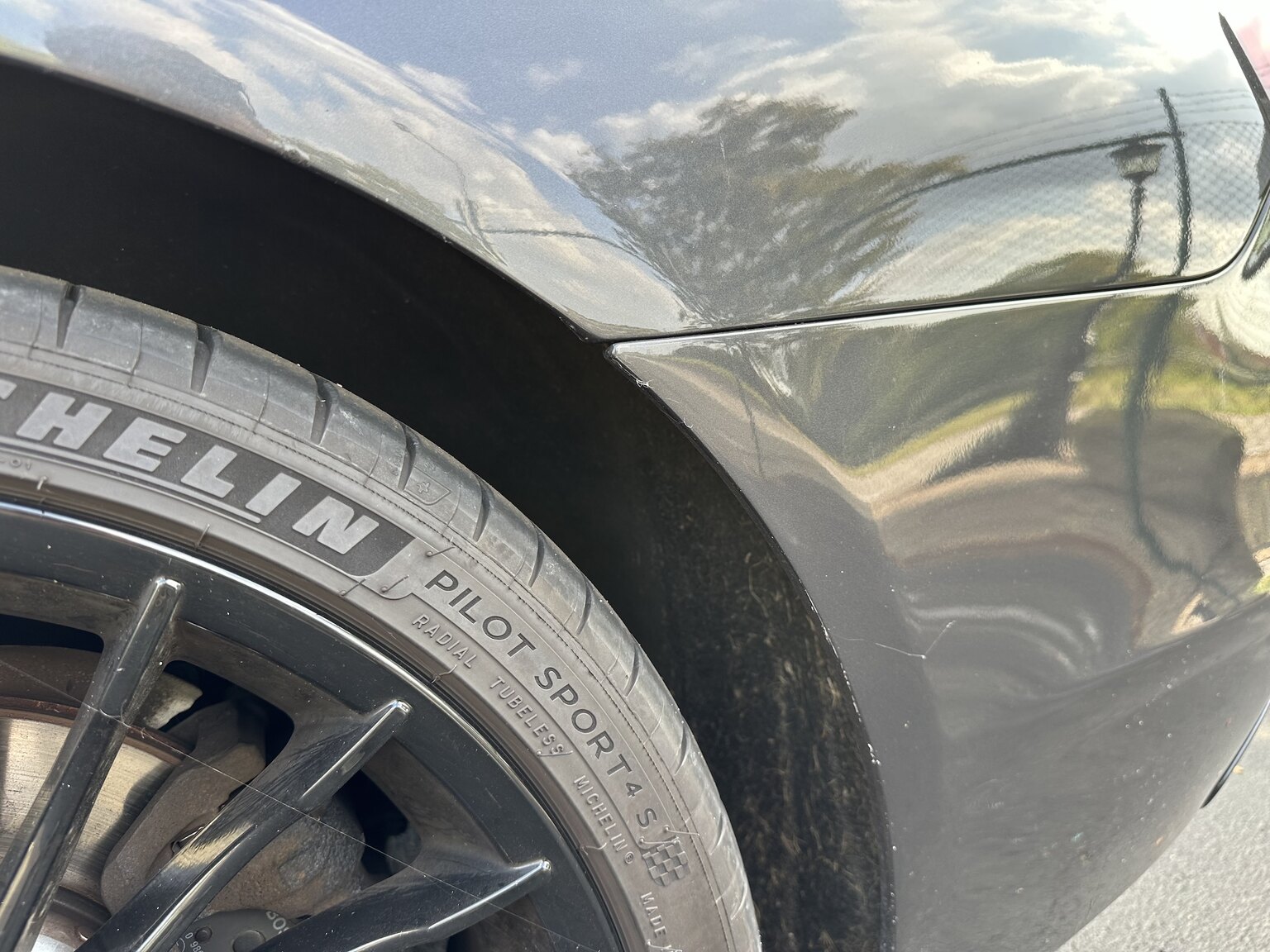Exterior image of 2011 ALPINA B5 Bi-Turbo Touring Switch-Tronic