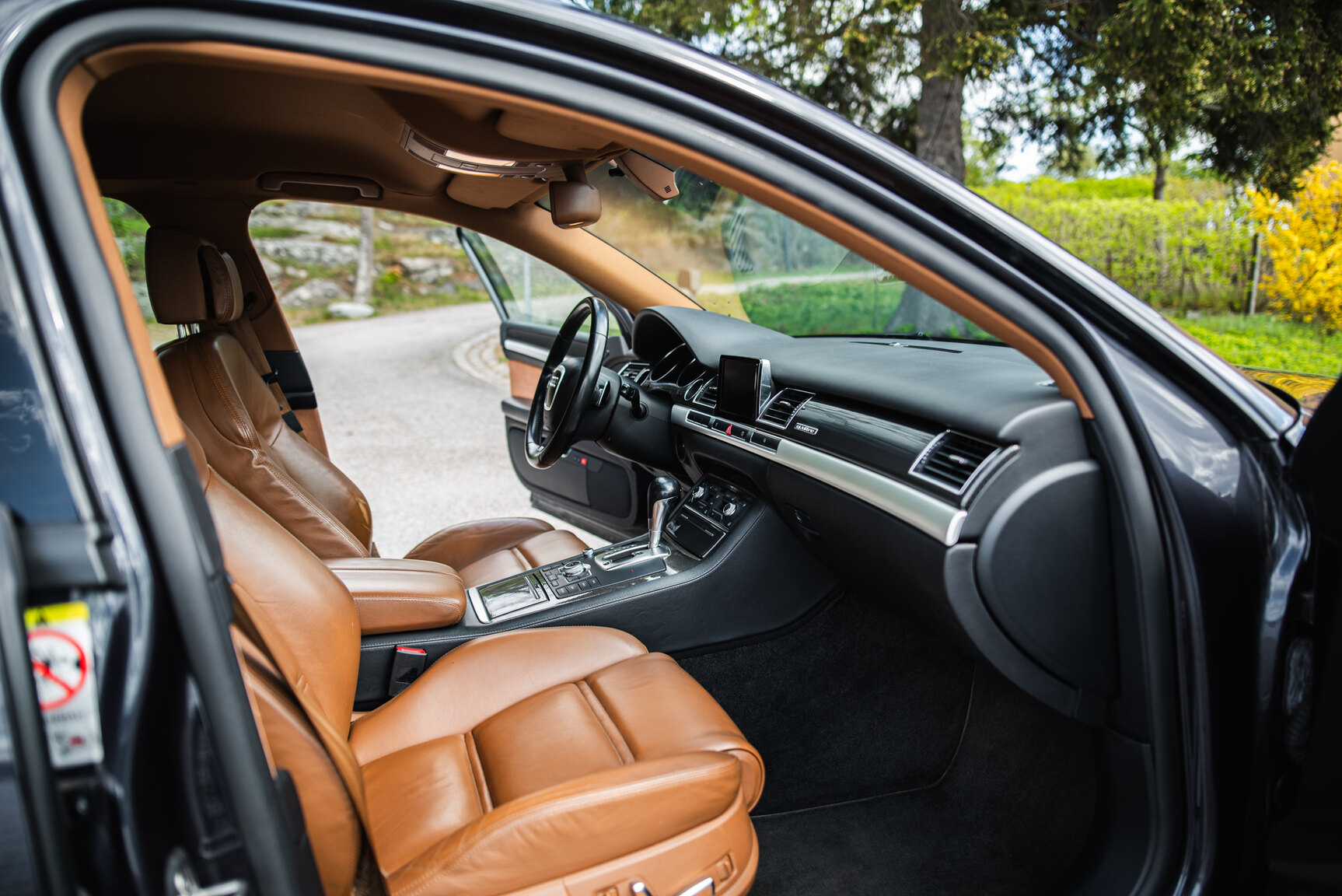 Interior image of 2009 Audi S8 5.2 V10 FSI Quattro