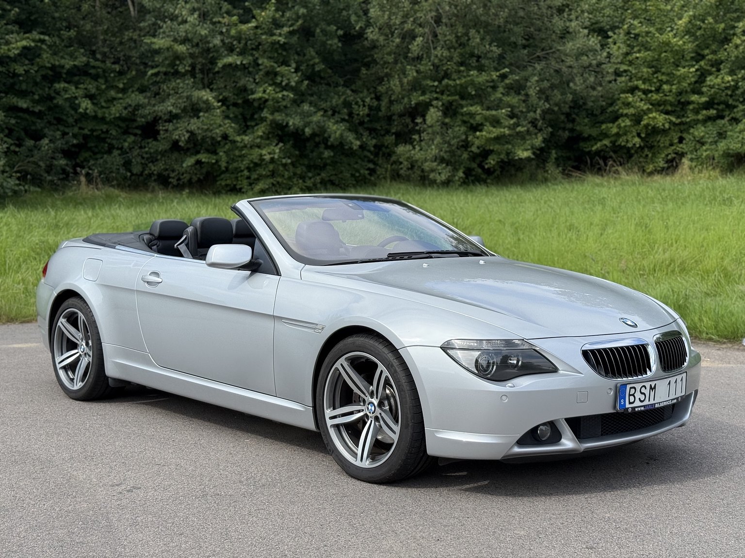 Exterior image of 2004 BMW 645Ci Convertible