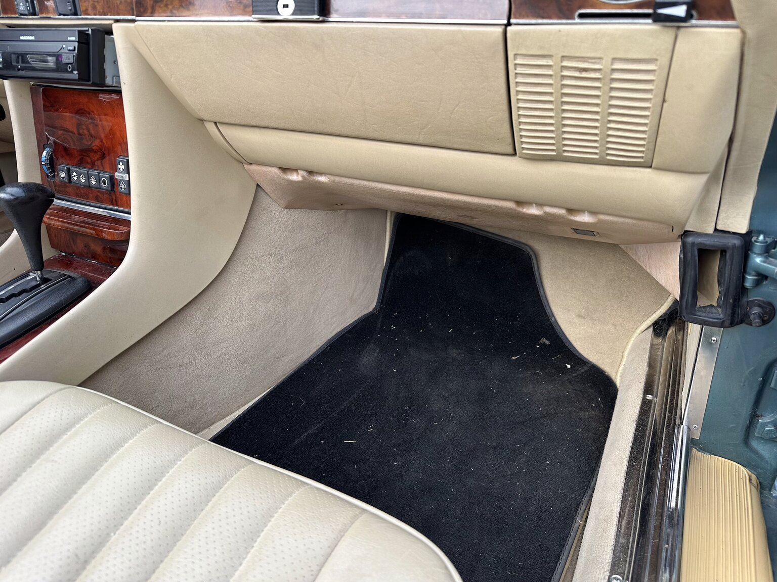 Interiörbild 1985 Mercedes-Benz 380 SL