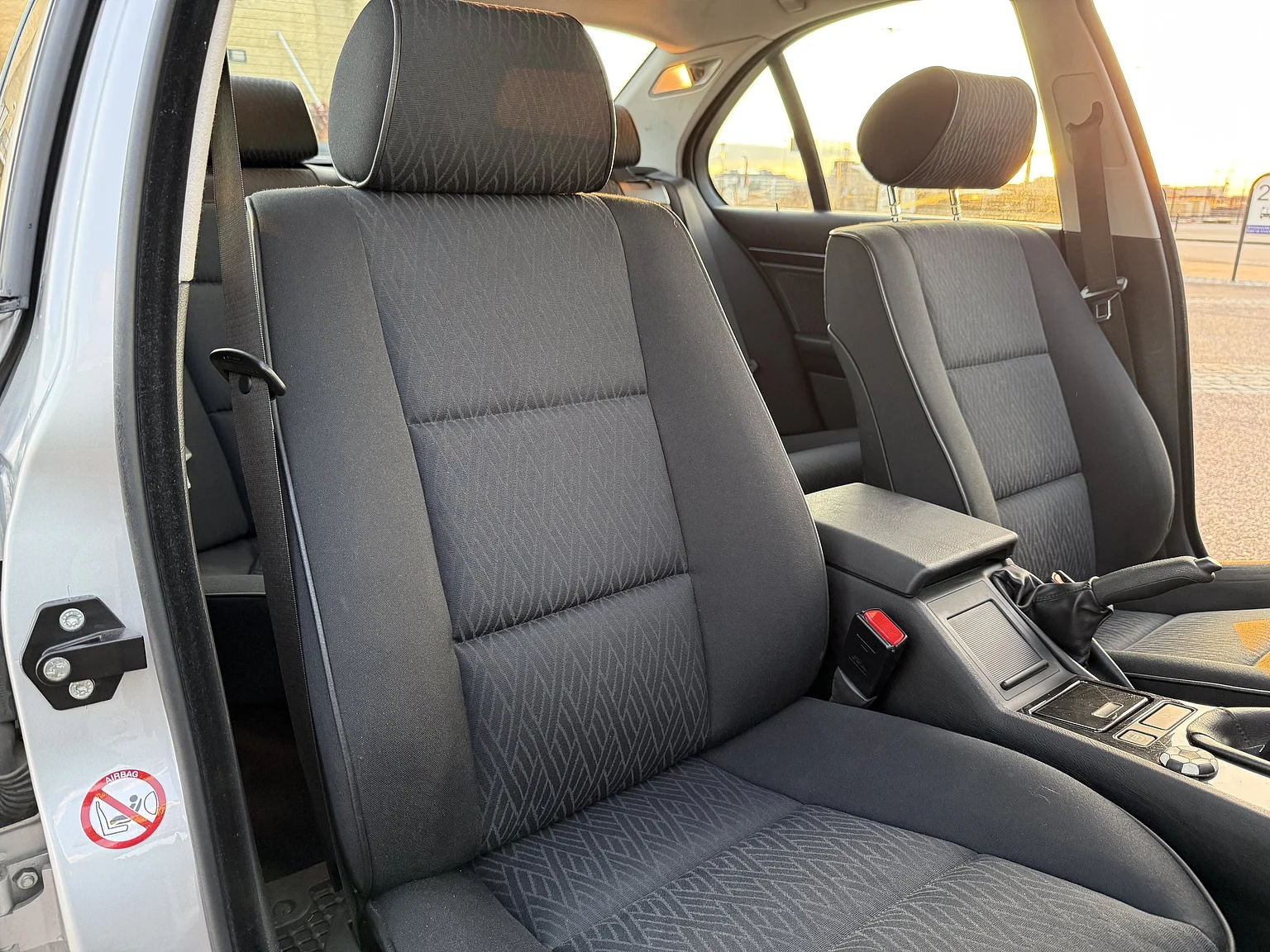 Interior image of 2002 BMW 520i (29)