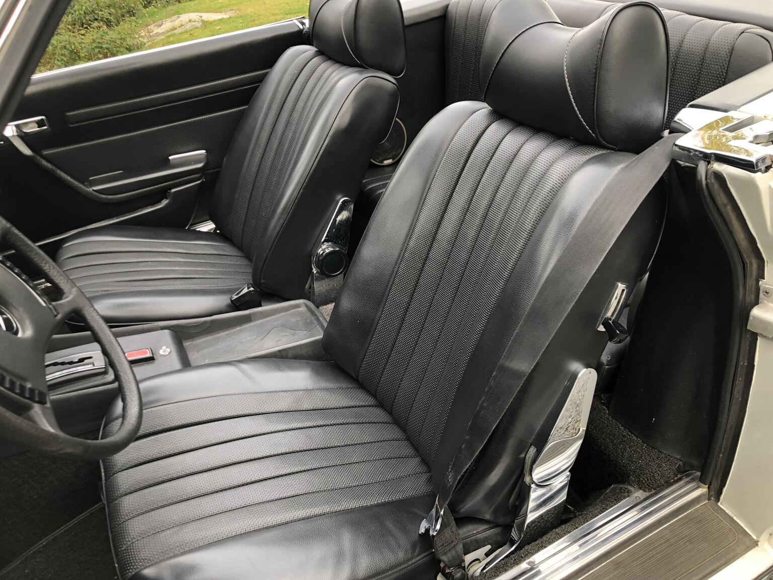 Interiörbild 1972 Mercedes-Benz 350 SL