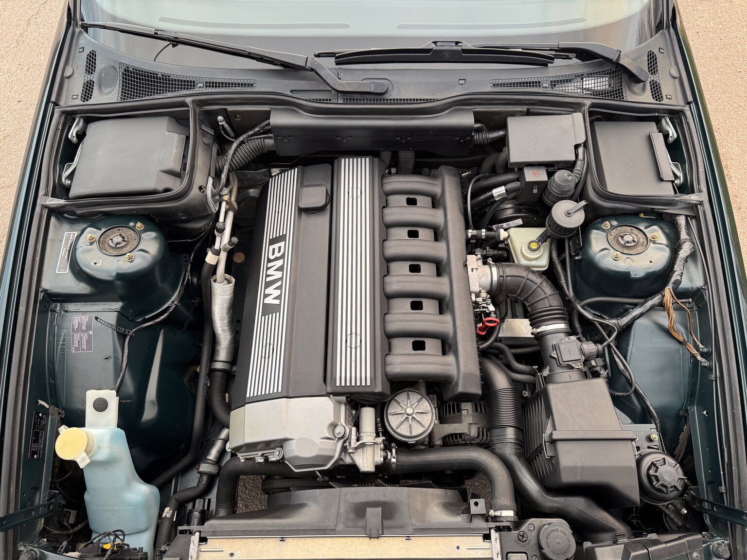 Image of 1996 BMW 520i Touring mechanics