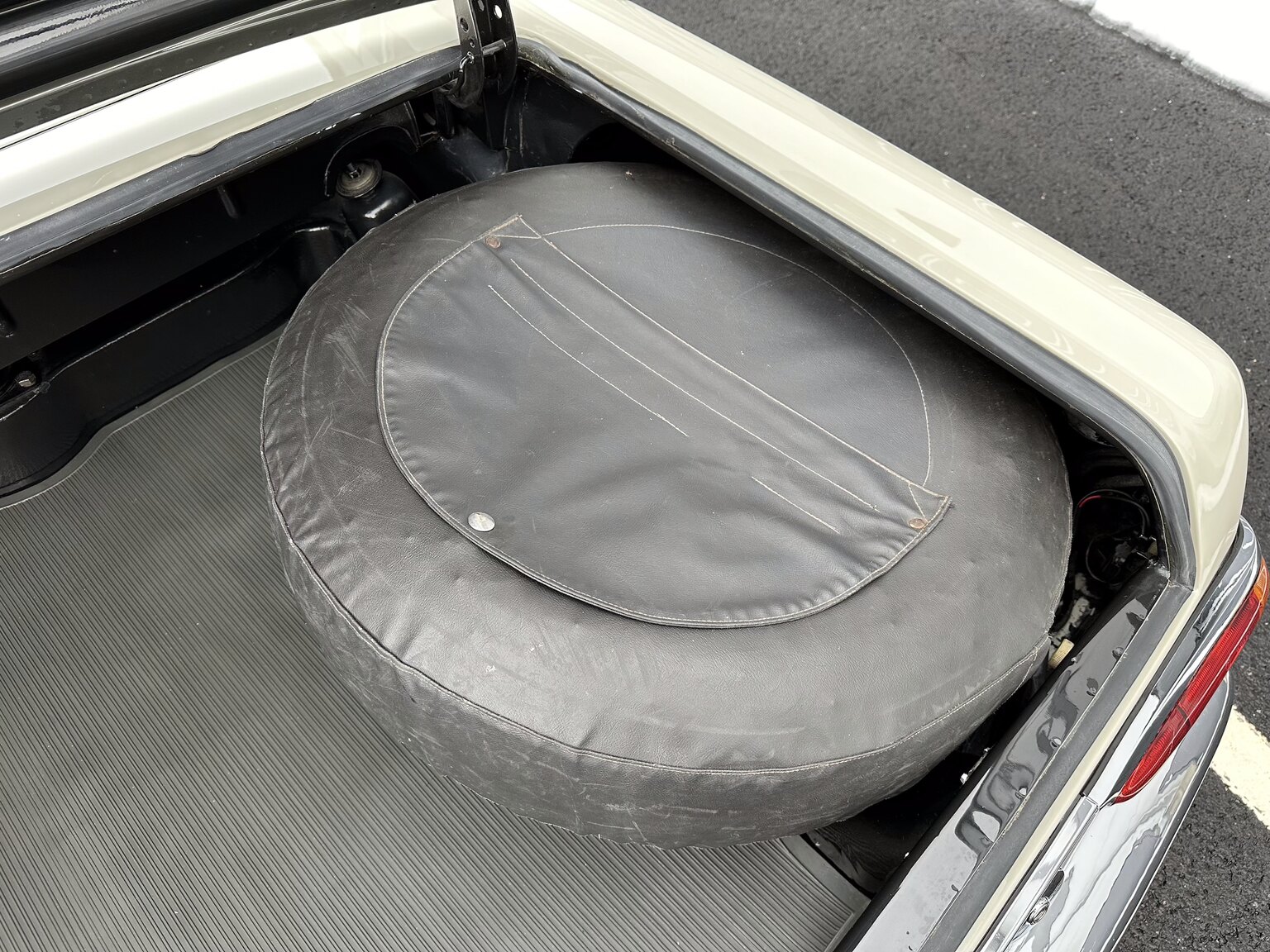 Interior image of 1968 Mercedes Benz SL 280 Pagoda