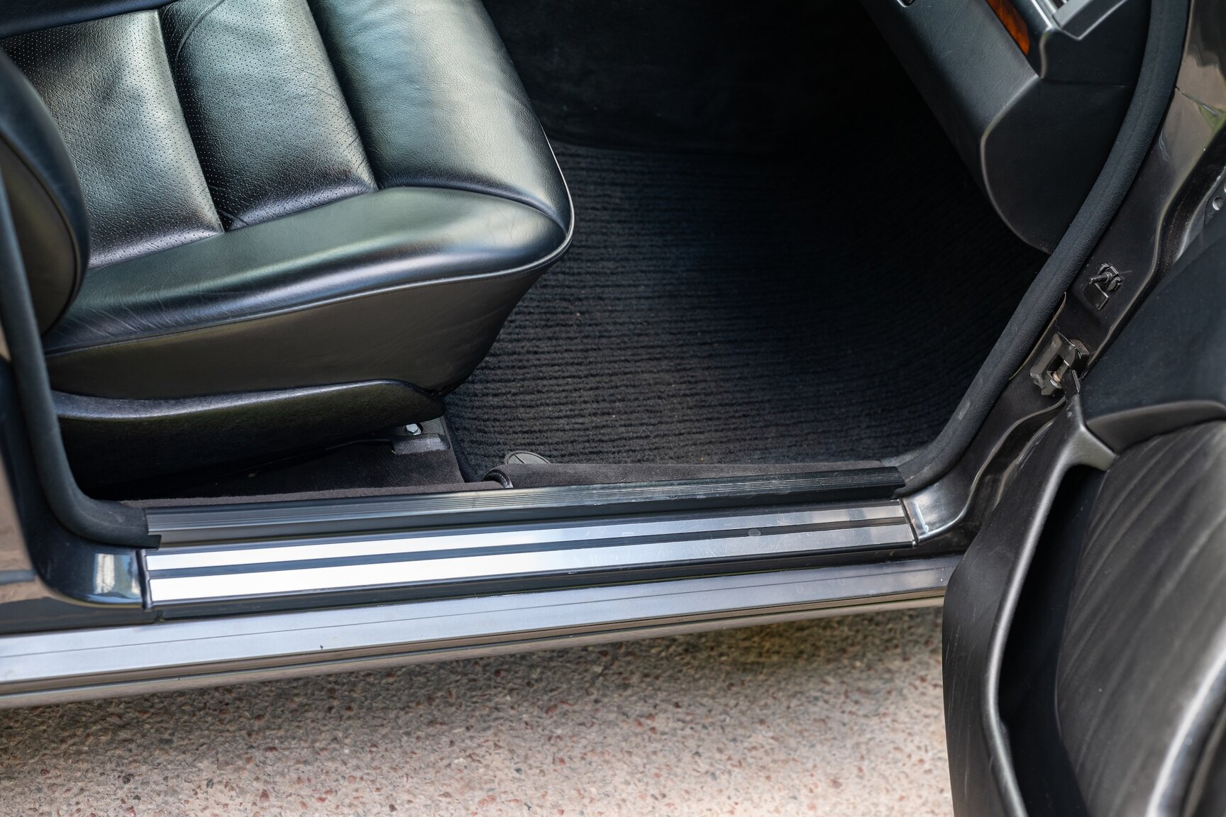 Interior image of 1993 Mercedes-Benz 400 E