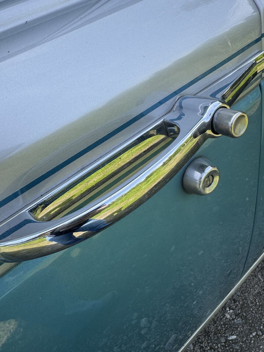 Exterior image of 1976 Rolls-Royce Silver Shadow
