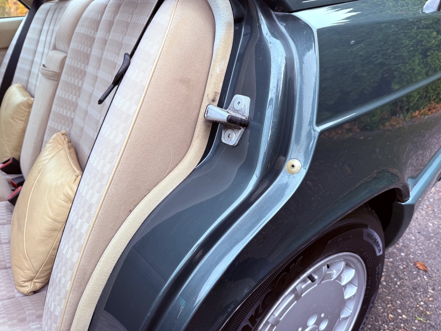 Interior image of 1989 Mercedes-Benz 190 E