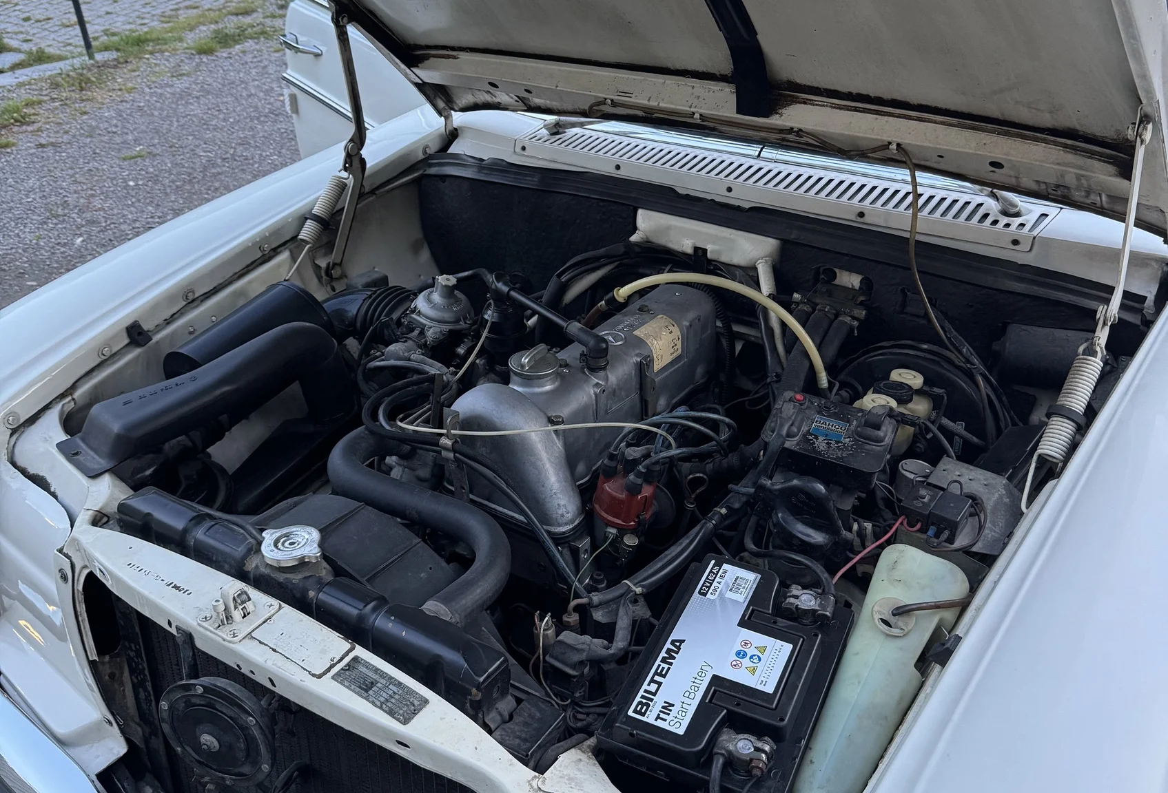 Image of 1972 Mercedes-Benz 200 mechanics (1)