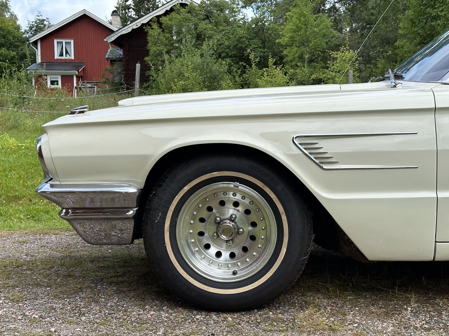 Exteriörbild på 1965 Ford Thunderbird Hardtop 6.4 (4)