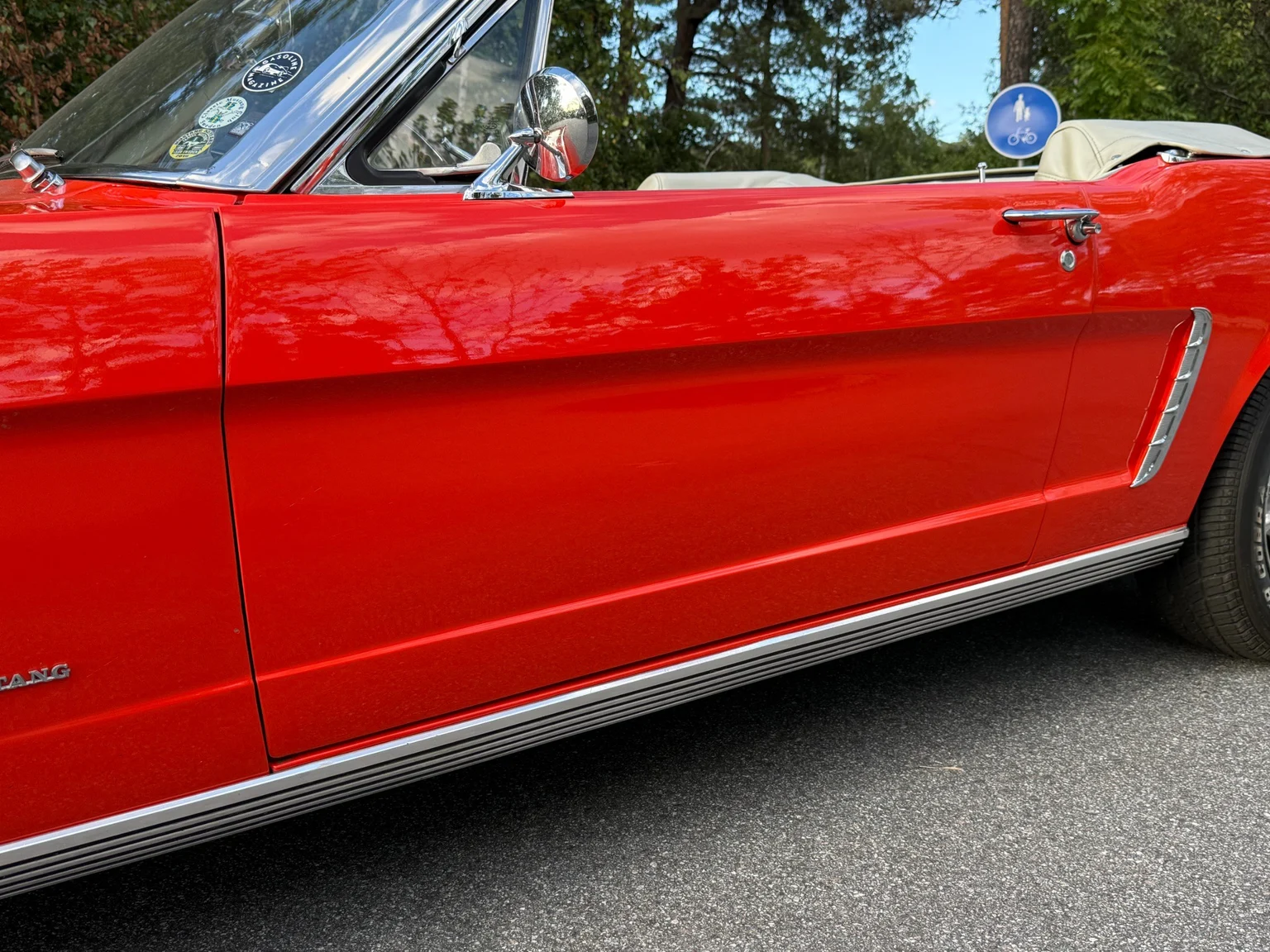 Exteriörbild på 1965 Ford Mustang Cabriolet (22)