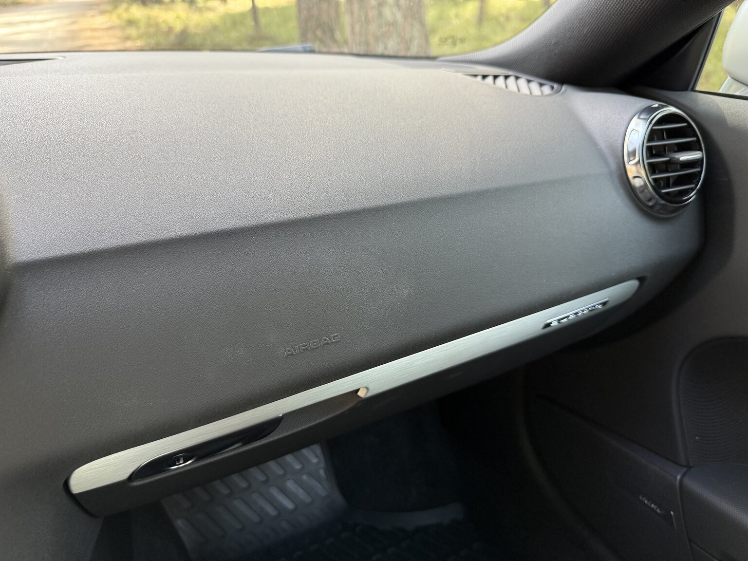 Interior image of 2011 Audi TT RS Coupé