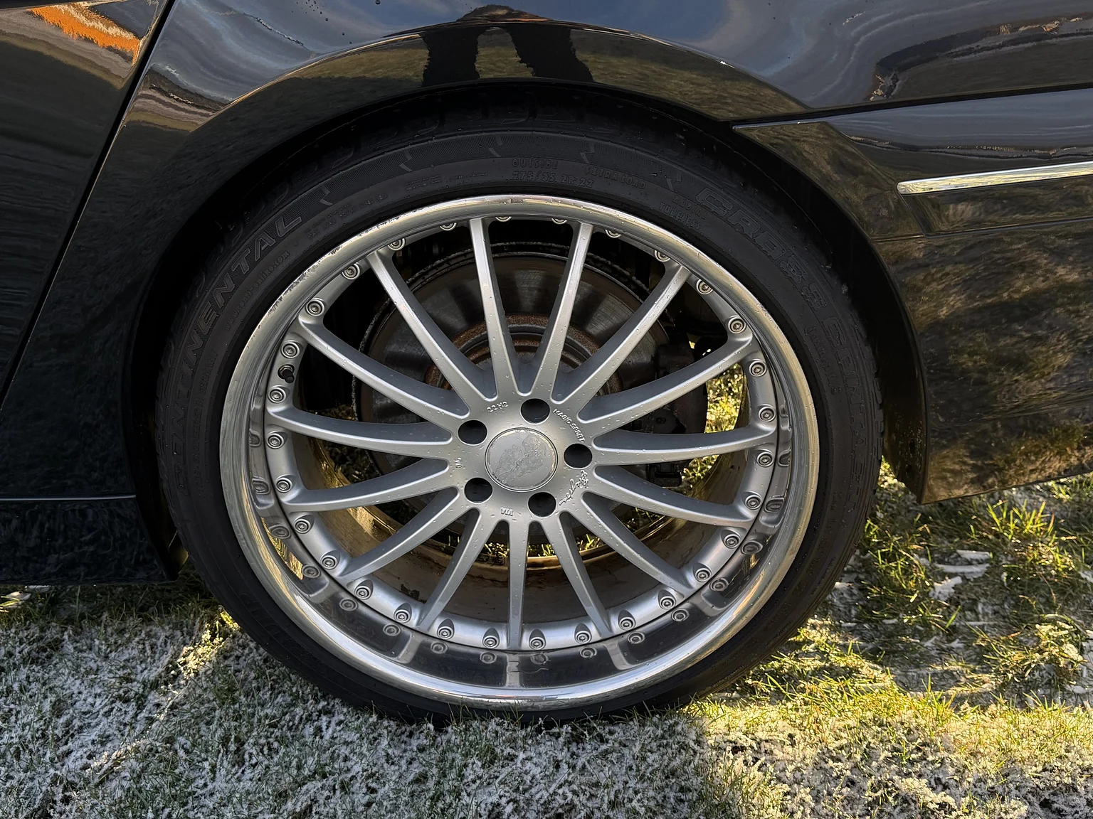 Exterior image of 2003 BMW 760i (22)