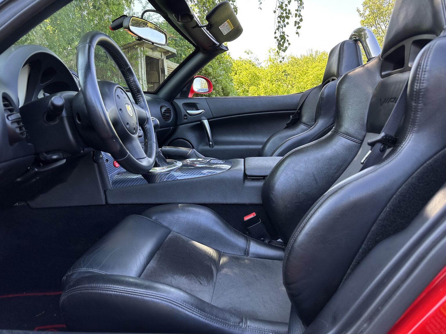 Interior image of 2004 Dodge Viper SRT-10 (2)