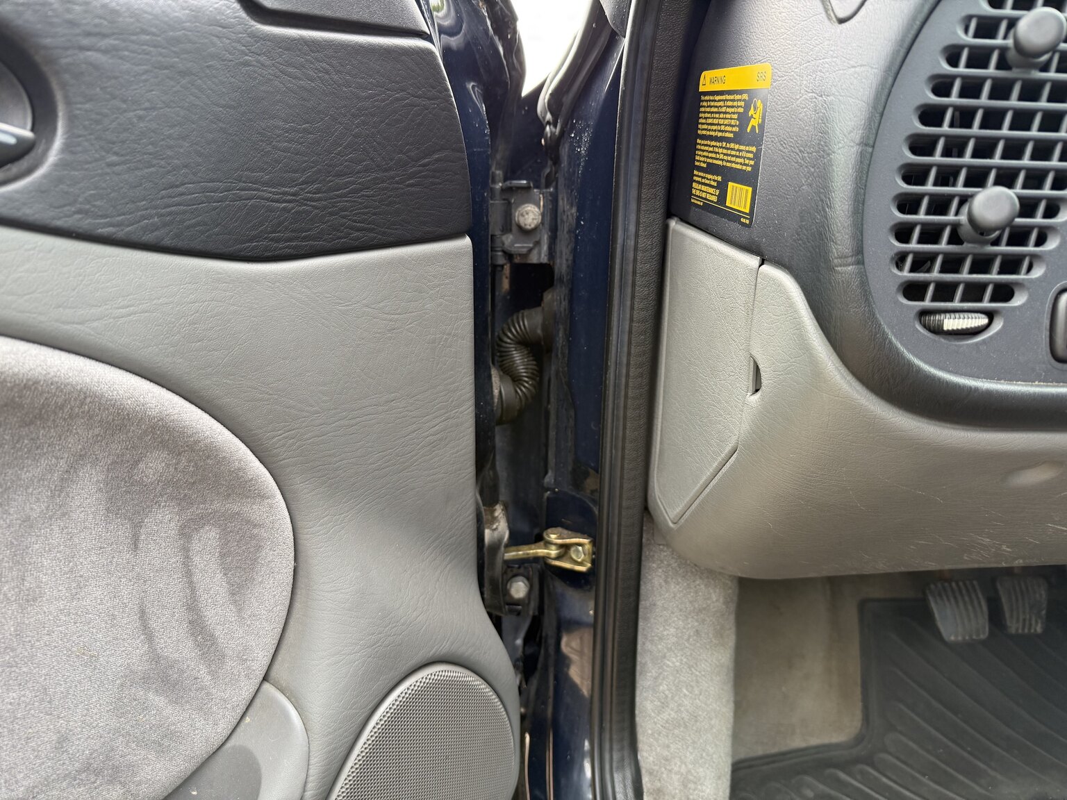 Interior image of 1997 SAAB 900