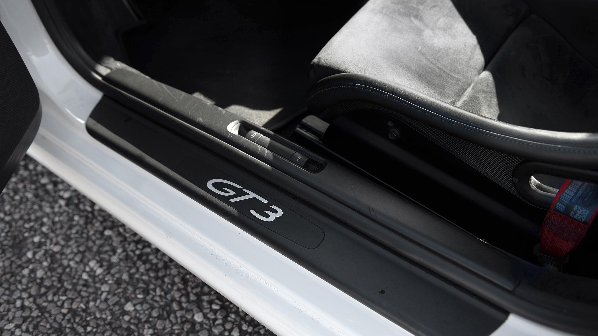 Interior image of 2007 Porsche 997 GT3 Gen 1  (9)