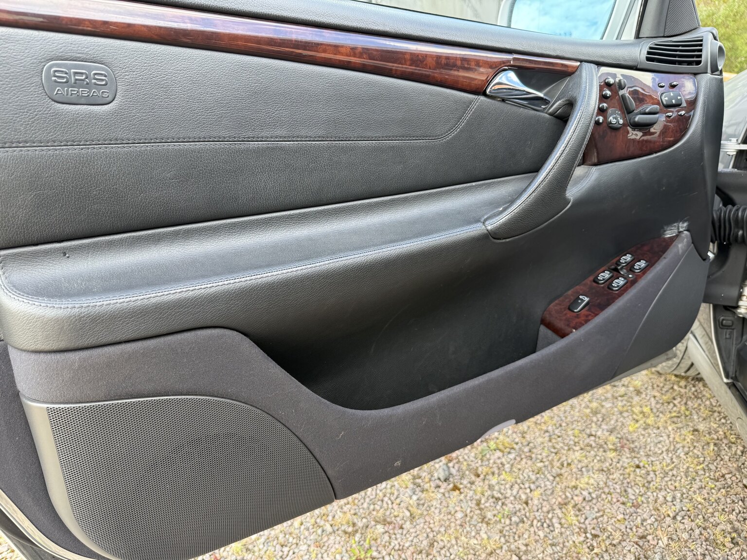 Interior image of 2000 Mercedes-Benz CL 500