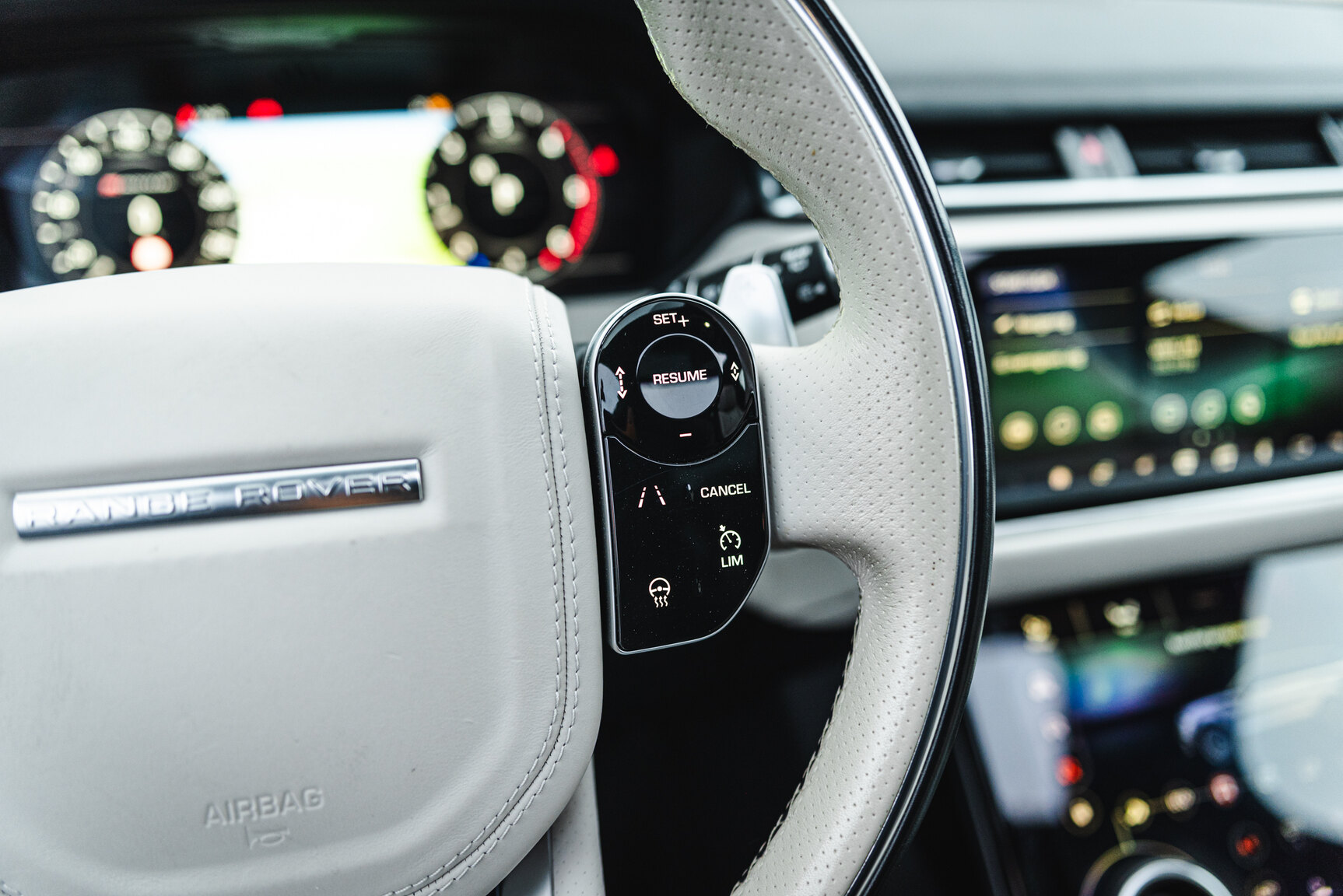 Interior image of 2018 Range Rover Velar D300 AWD HSE