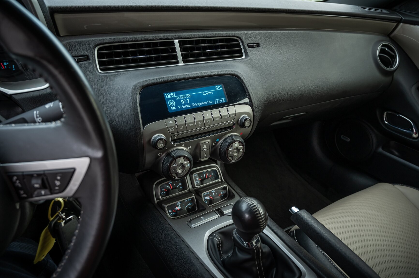 Innenraumfoto von 2010 Chevrolet Camaro SS (29)