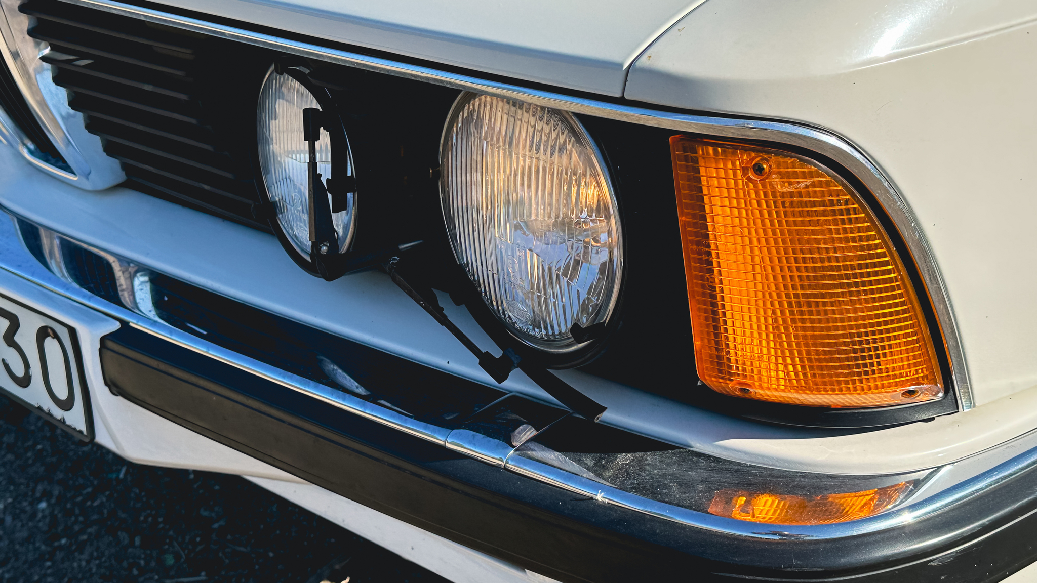 Exteriörbild på 1984 BMW 745i Executive Automat