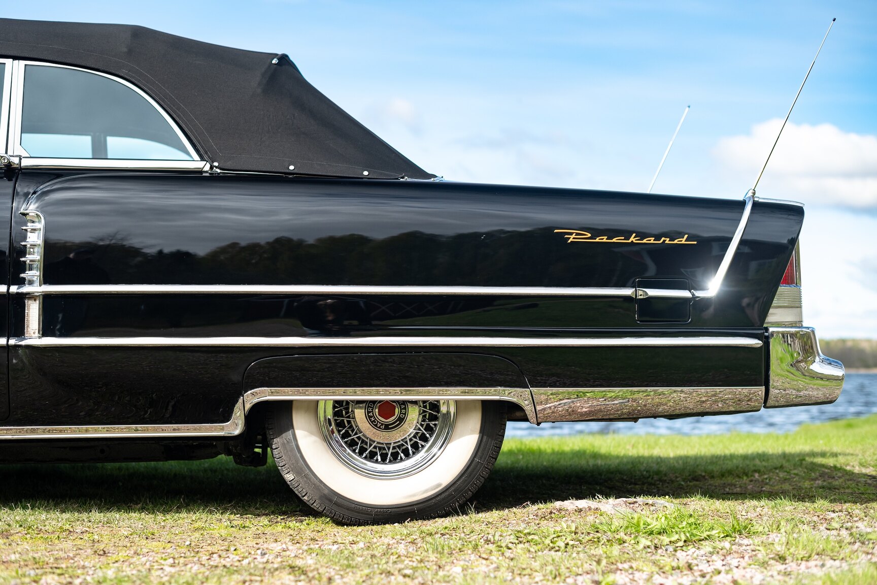 Exterior image of 1955 Packard Caribbean Cabriolet  (14)