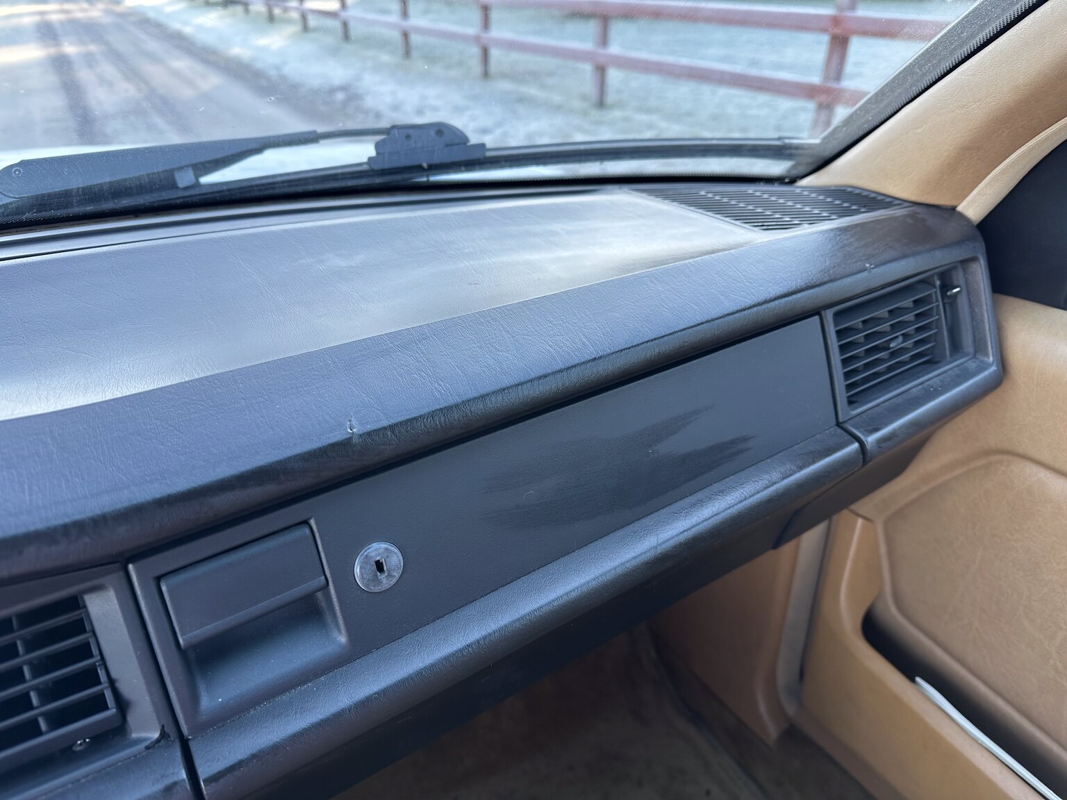 Innenraumfoto von 1988 Mercedes-Benz 190 E 2.3 (14)